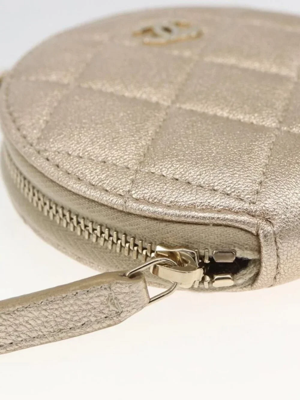 CHANEL Matelasse Earphone case Pouch Leather Champagne Gold CC Auth 163737SAM